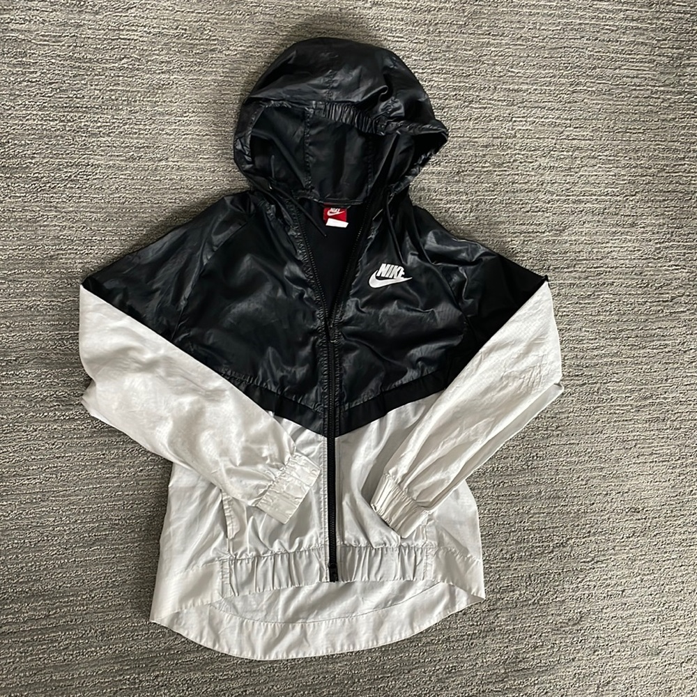 Womens Nike Windbreaker— SOLD
